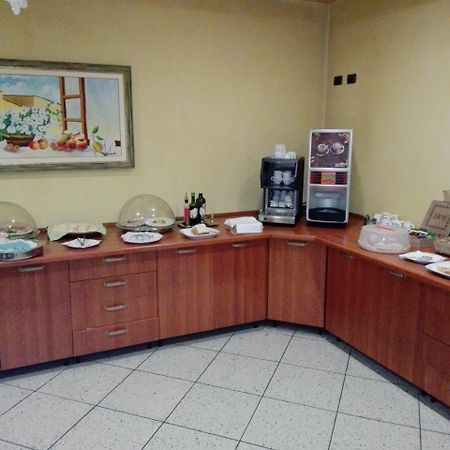 Point Hotel Conselve Bagian luar foto